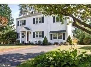 9 Woodsway Road - Photo 1
