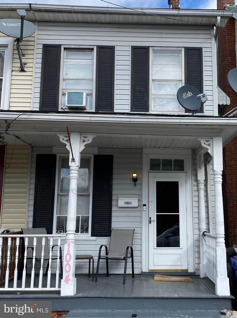 1004 Salem Avenue - Photo 1