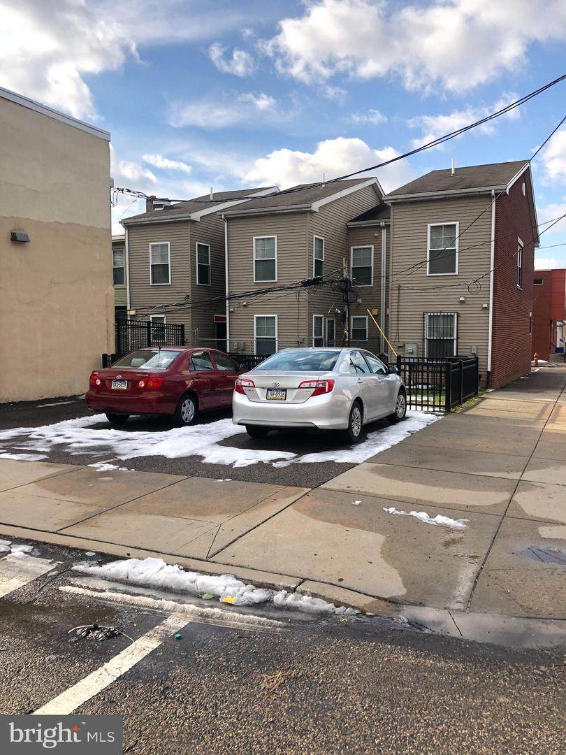 842 June Street - Photo 1