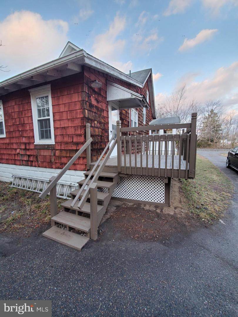 171 Railroad Avenue - Photo 1