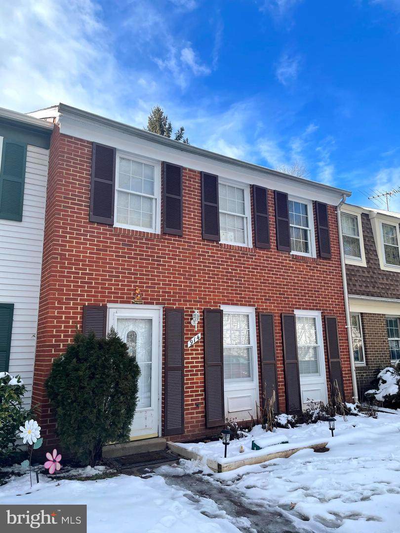 914 Windsor Court - Photo 1
