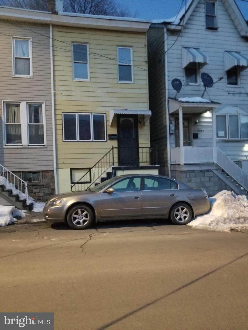318 12TH Street - Photo 1