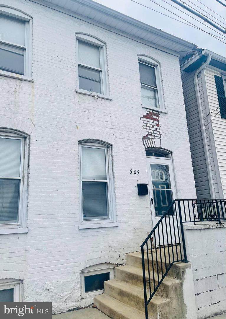 605 Salem Avenue - Photo 1