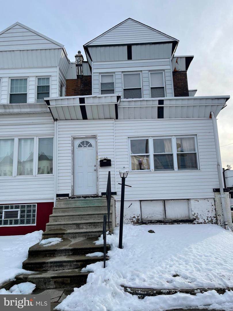 6160 Catharine Street - Photo 1