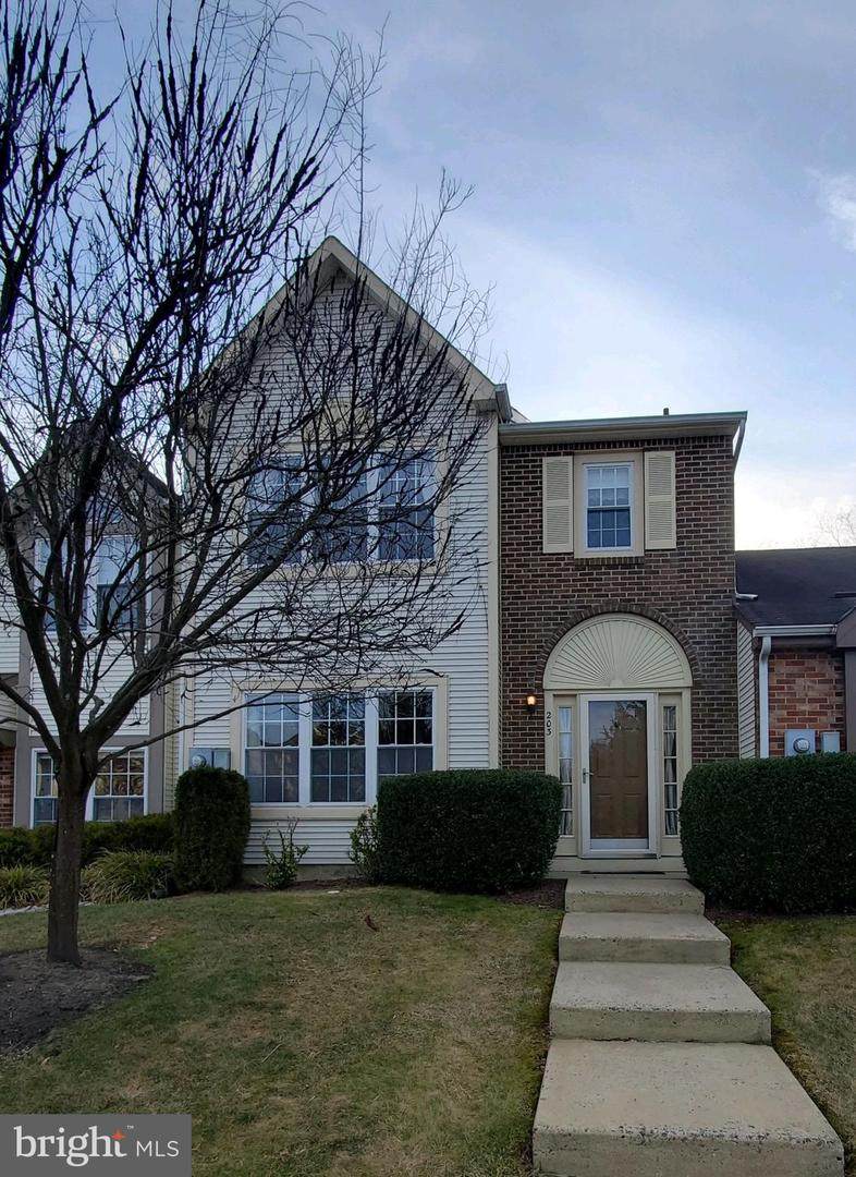 203 Waverly Court - Photo 1