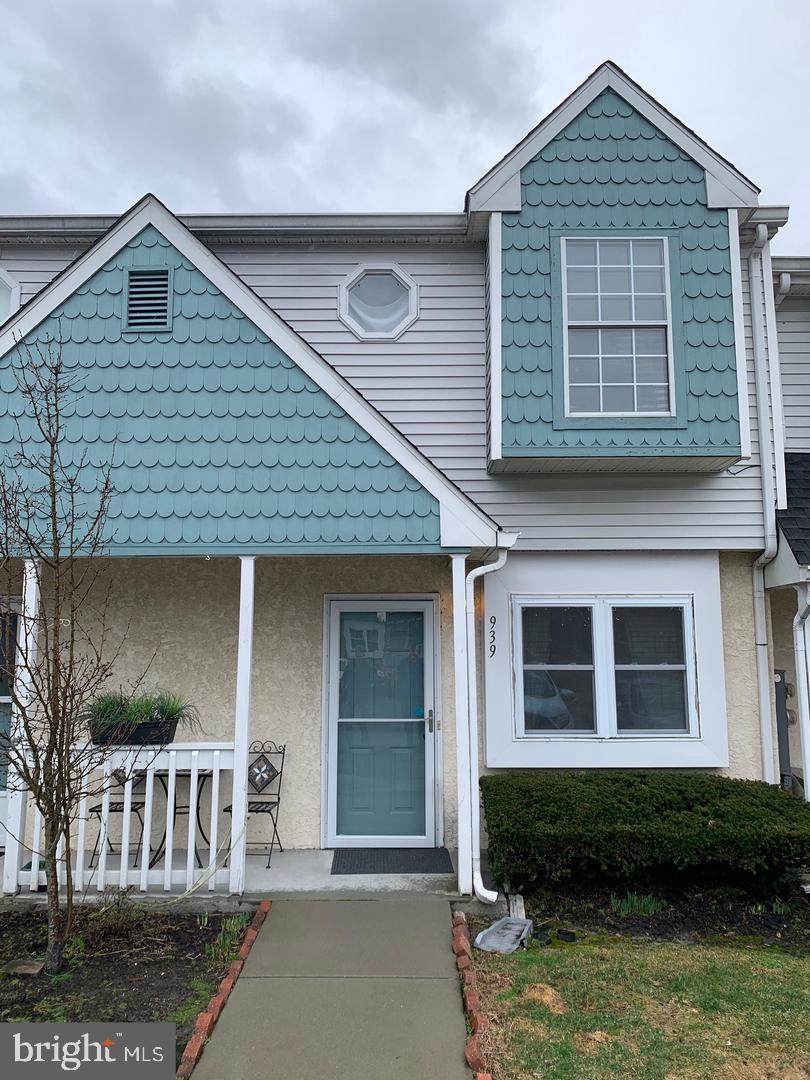 939 Woodstock Court - Photo 1
