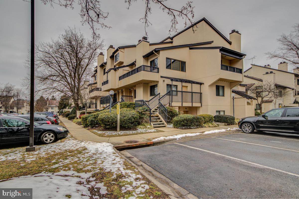 9814 Hellingly Place - Photo 1