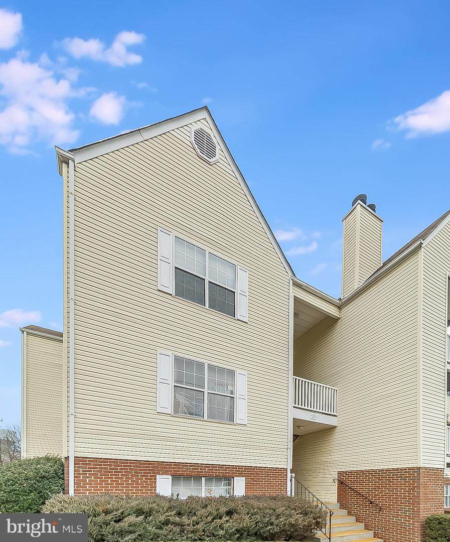 200 Grosvenor Lane - Photo 1