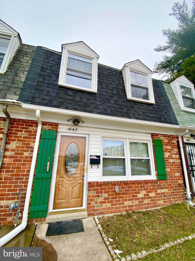 1642 Lyle Court - Photo 1