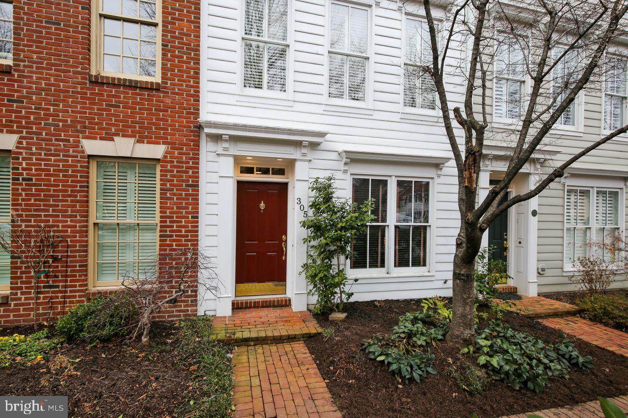 305 Henry Street - Photo 1