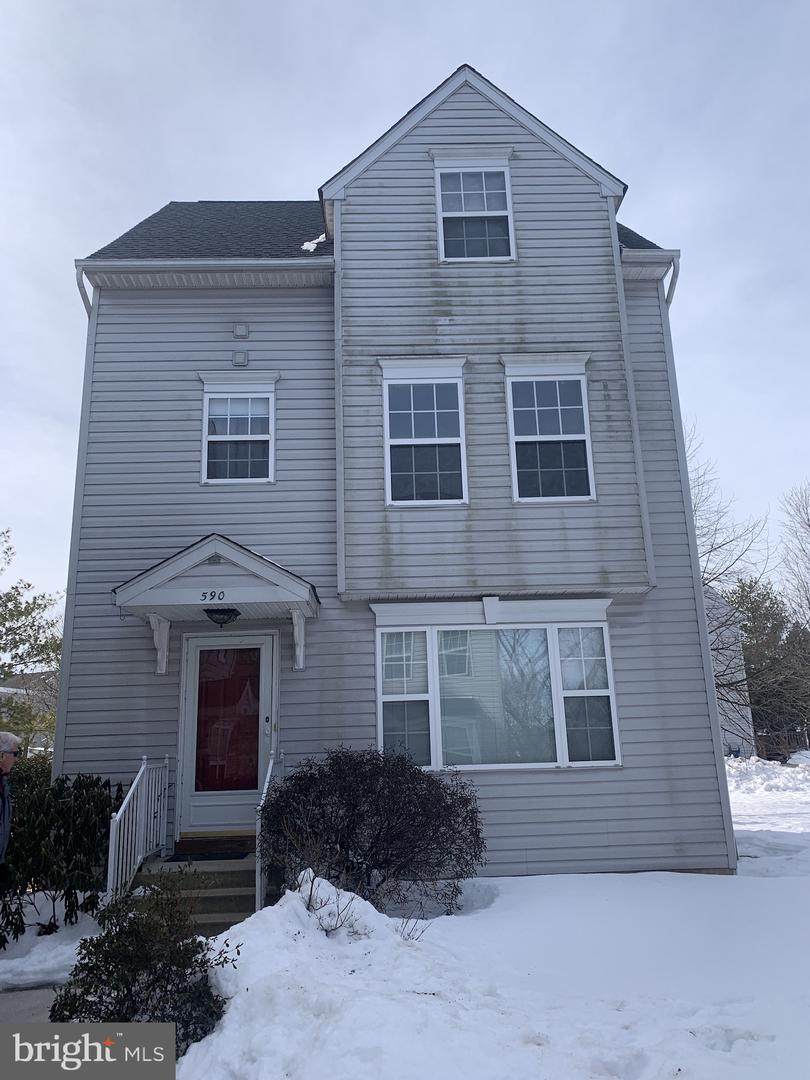 590 Penn Street - Photo 1