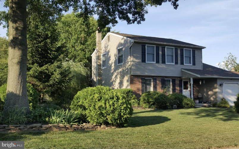 391 Barclay Circle - Photo 1