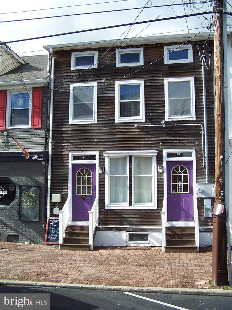90 Clinton Street - Photo 1