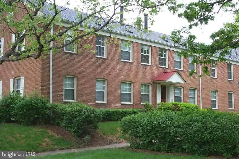 2405 Arlington Boulevard - Photo 1
