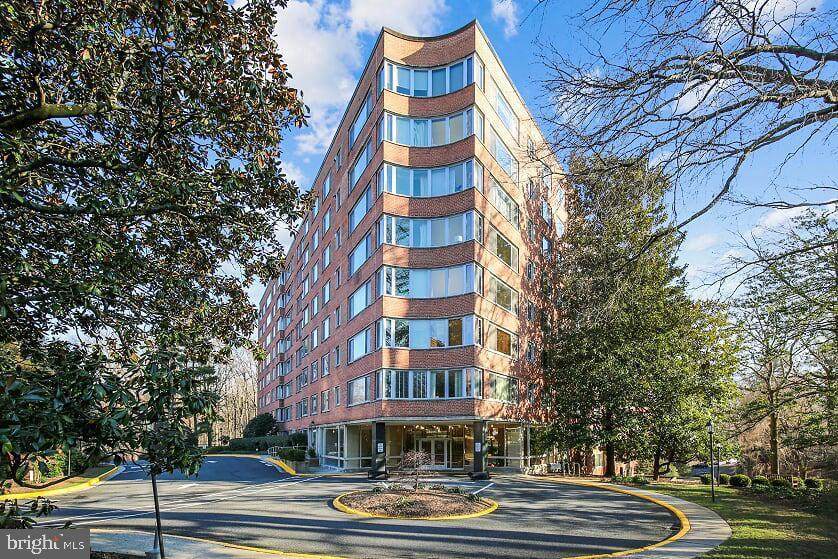 4200 Cathedral Avenue - Photo 1