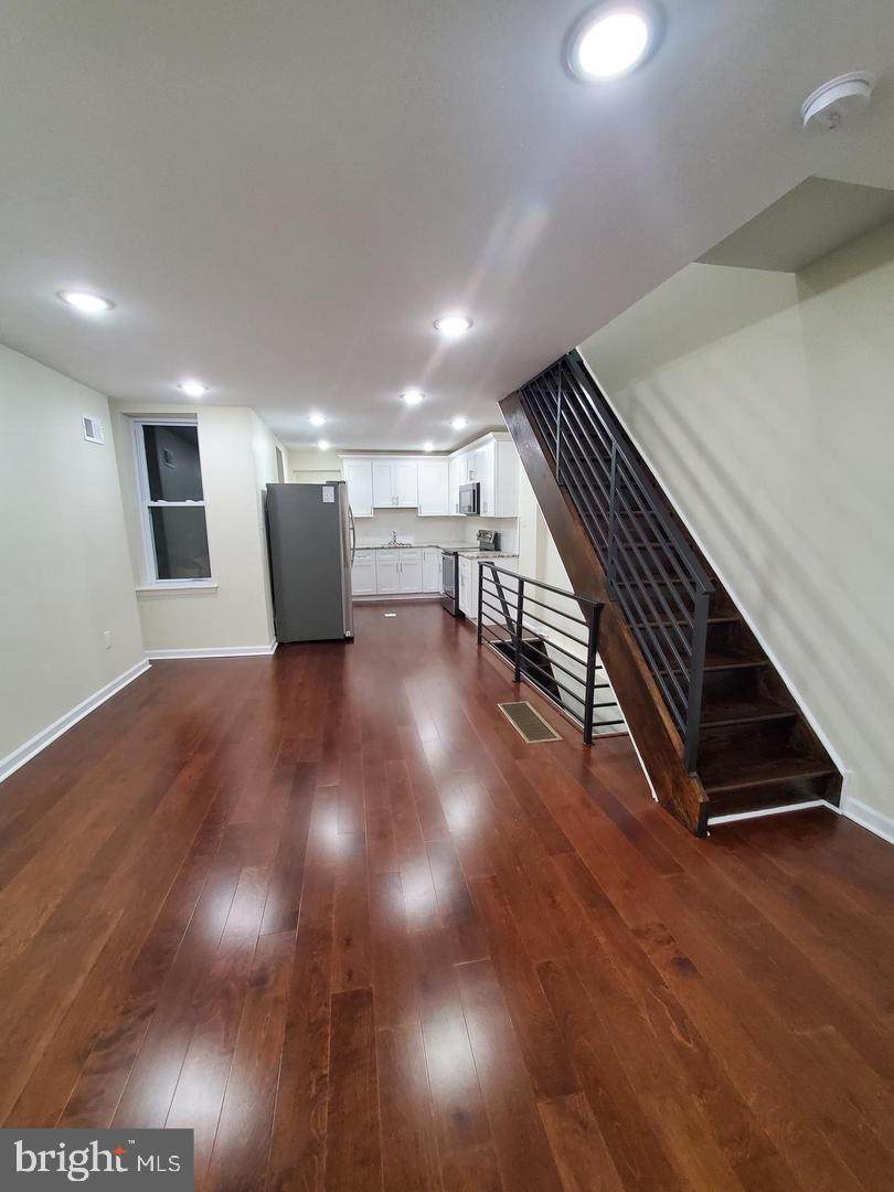 1315 Hobart Street - Photo 1