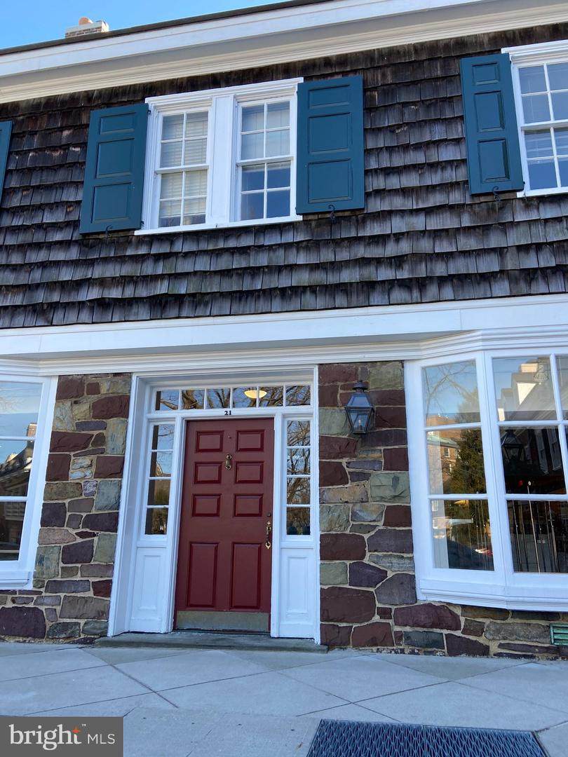 21 Palmer Sq W - Photo 1