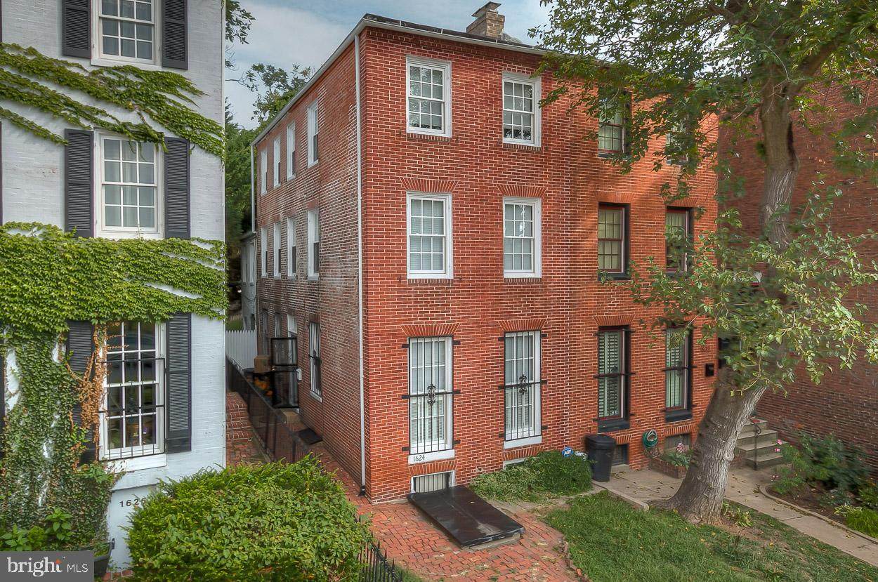 1624 Hollins Street - Photo 1