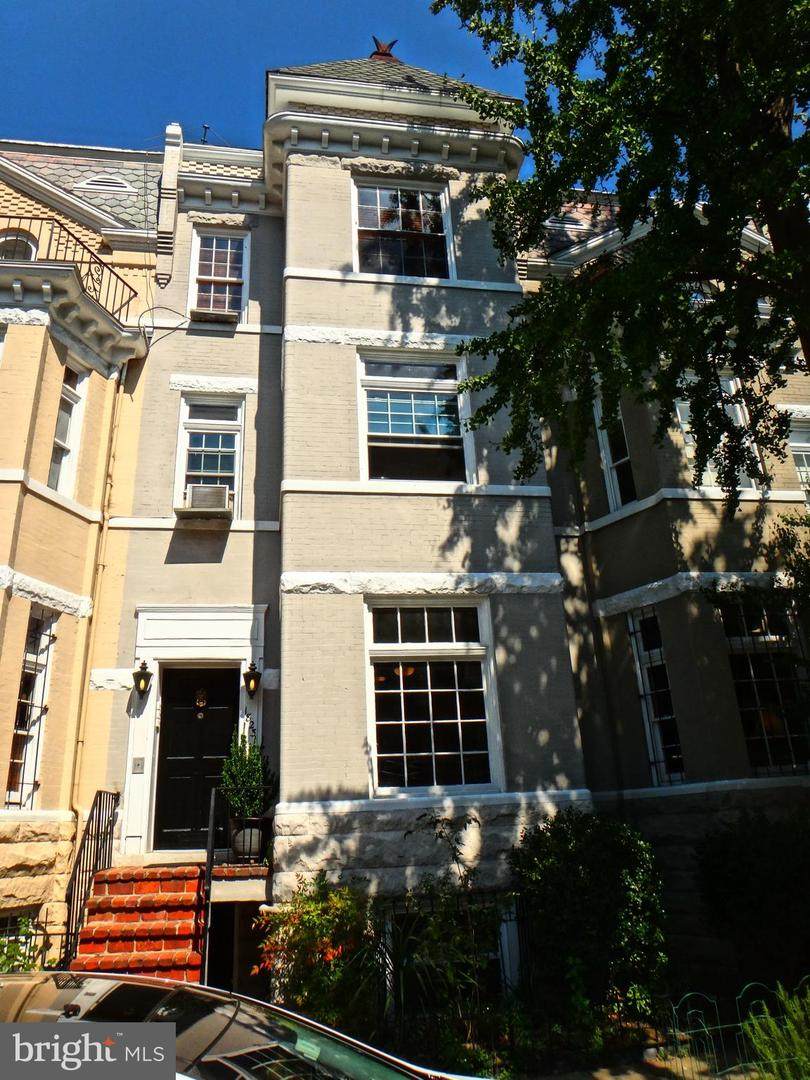 1823 Riggs Place - Photo 1