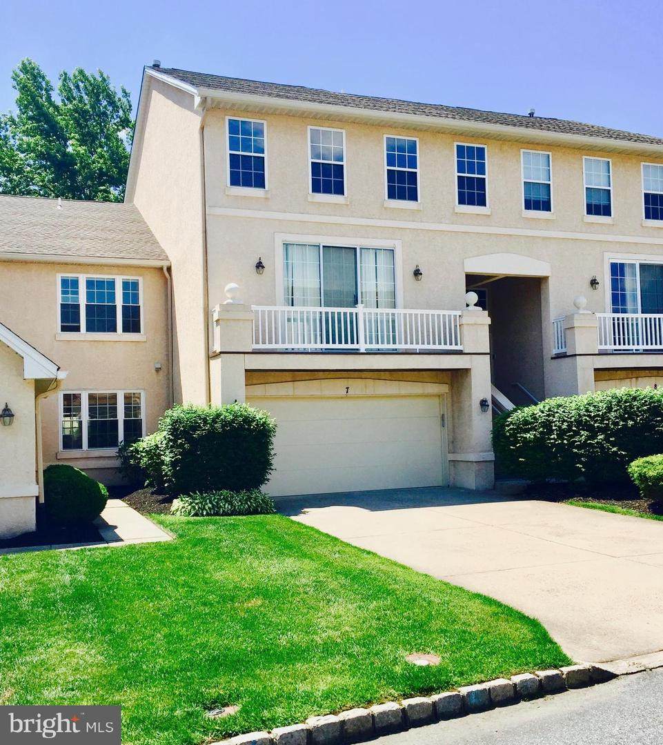 7 Buckingham Place - Photo 1