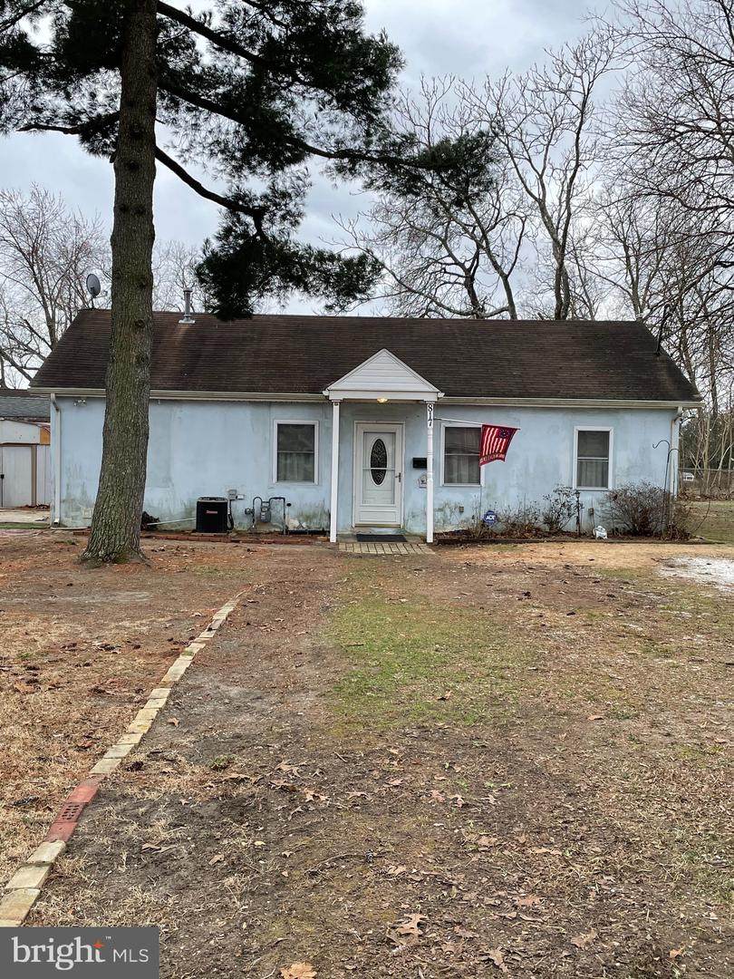 817 Vine Street - Photo 1