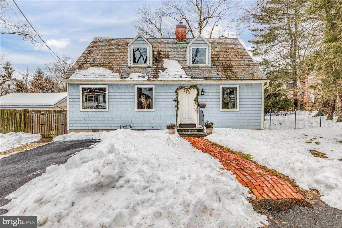 5 Queenston Place - Photo 1