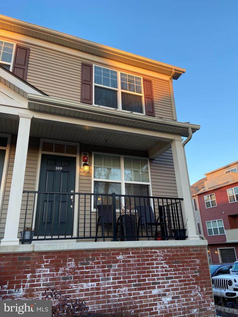 1515 Dekalb Street - Photo 1
