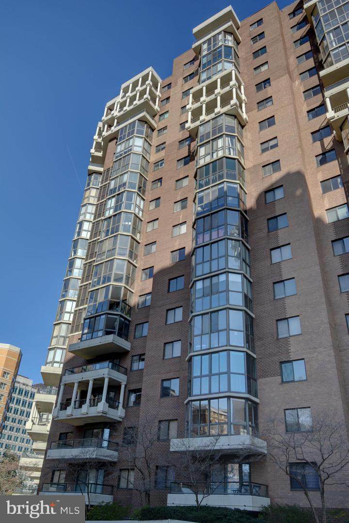 1600 Oak Street - Photo 1