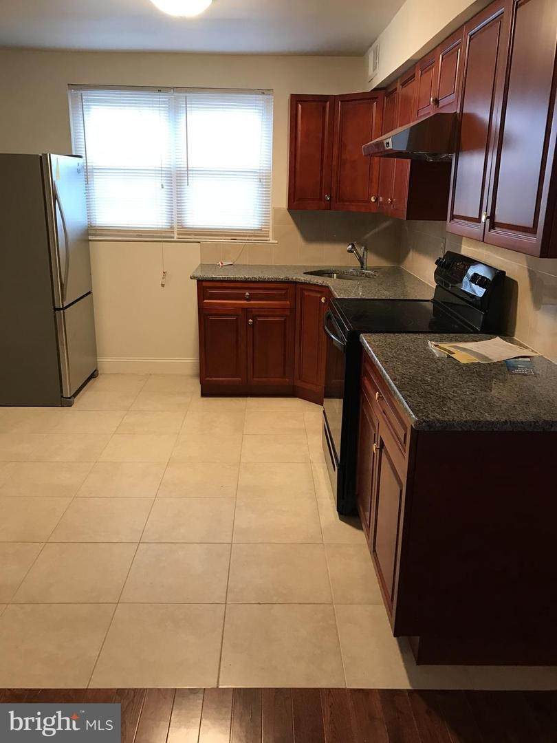 1108 Master Street - Photo 1