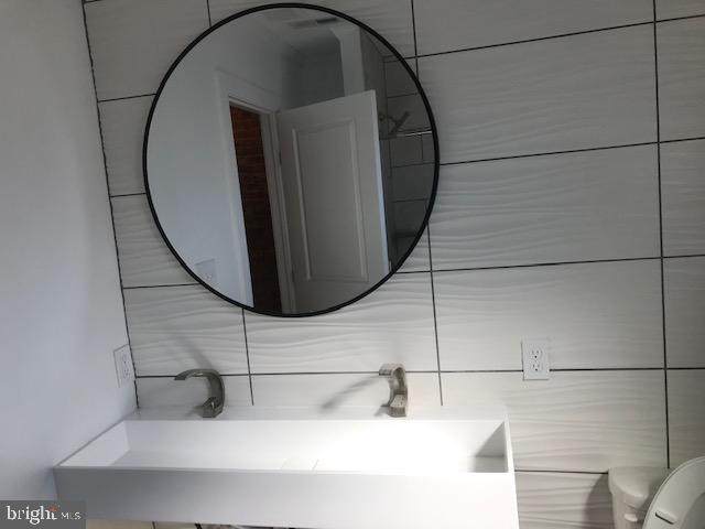 2337 Hutchinson Street - Photo 1