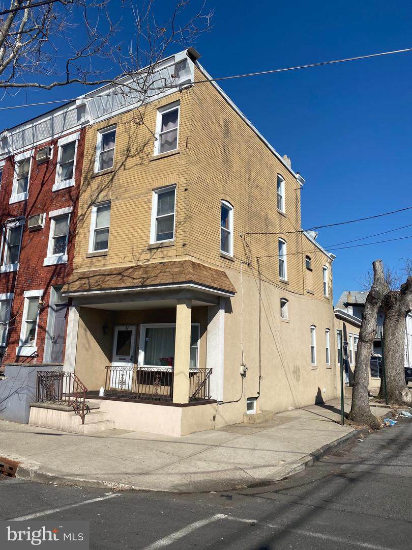 82 Anderson Street - Photo 1