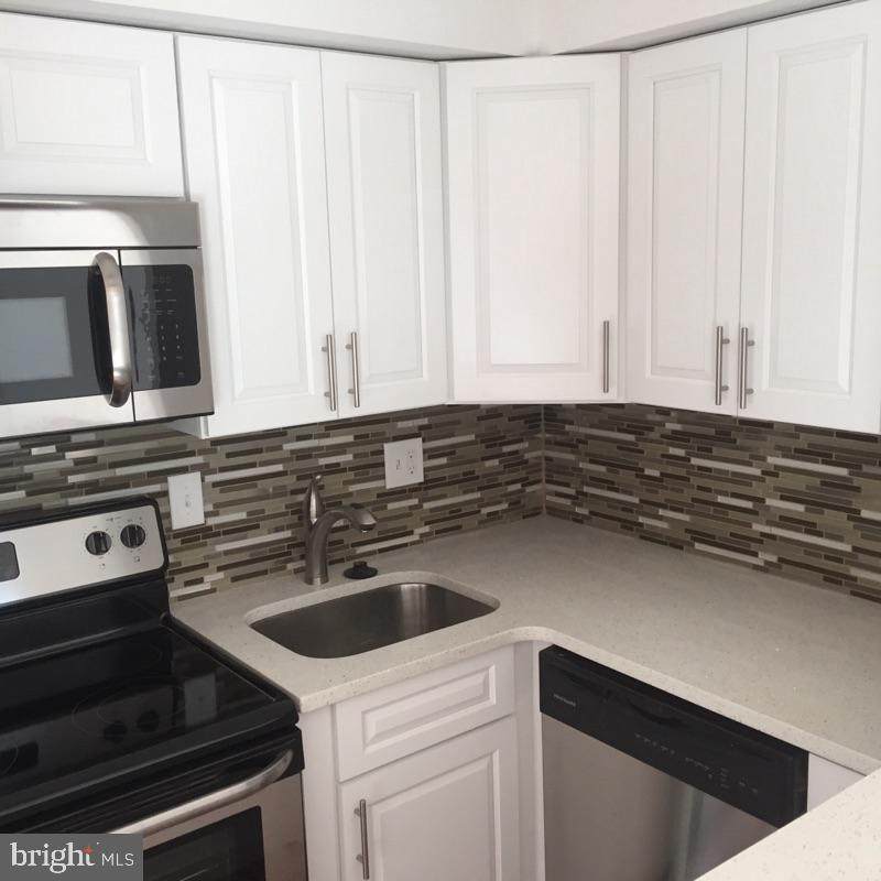 1420 Locust Street - Photo 1