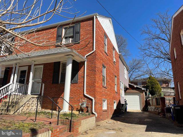 2109 Oakland Street - Photo 1