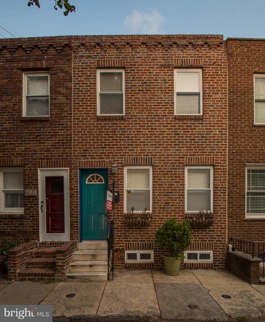 811 N Judson street 811 - Photo 1