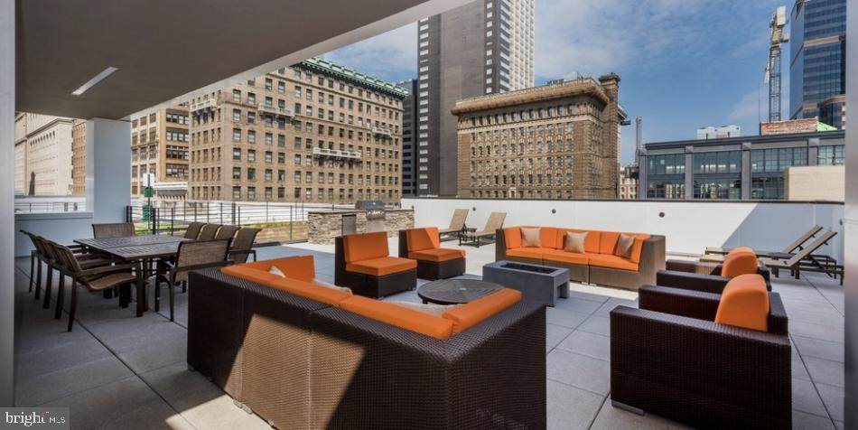 1155 Sansom Street - Photo 1