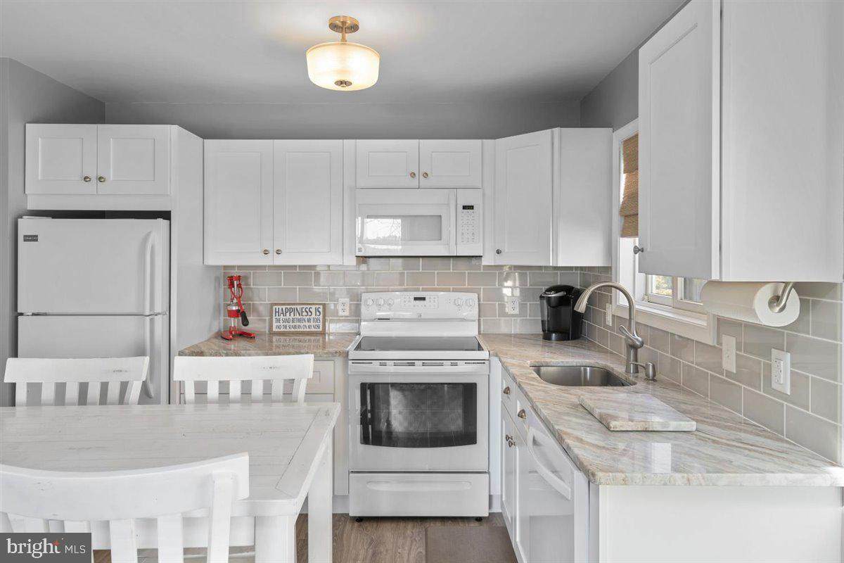 14405 Lighthouse Avenue - Photo 1