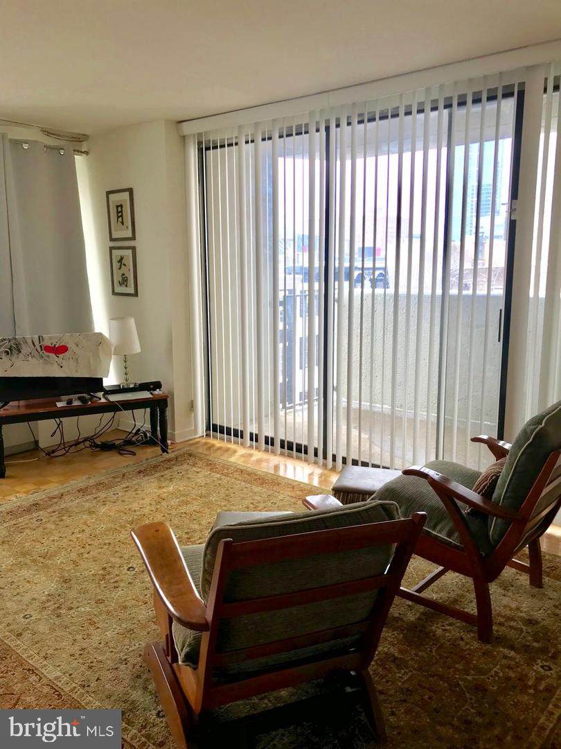 224-30 Rittenhouse Square - Photo 1