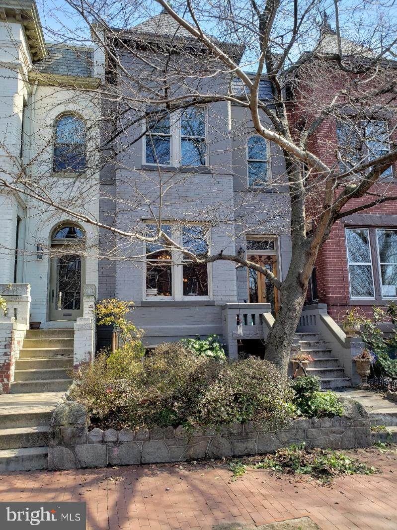136 13TH Street - Photo 1