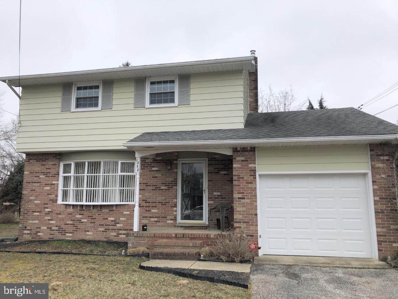 1258 Iris Avenue - Photo 1