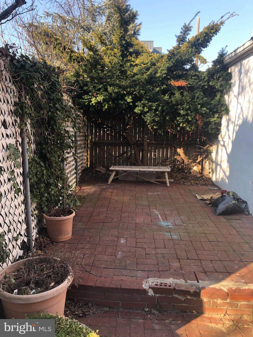 944 Orianna Street - Photo 1