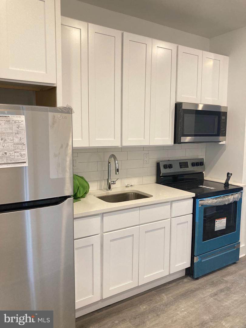 2202-4 Lehigh Avenue - Photo 1