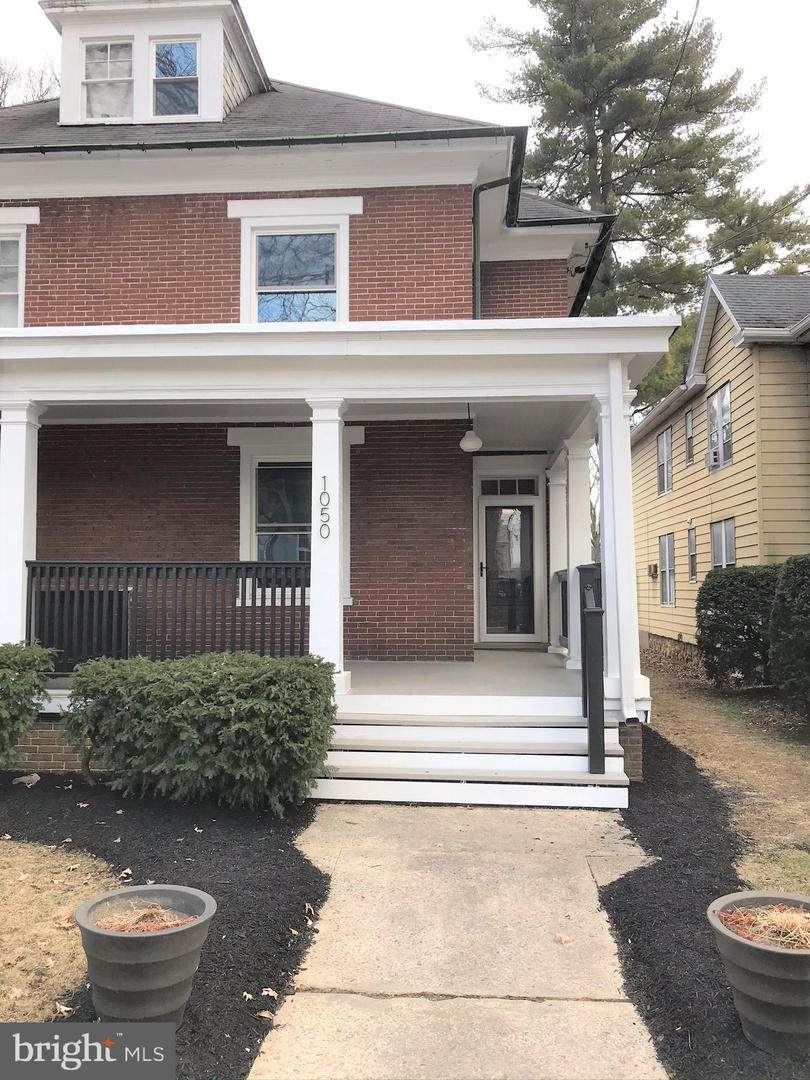 1050 Edgar Avenue - Photo 1