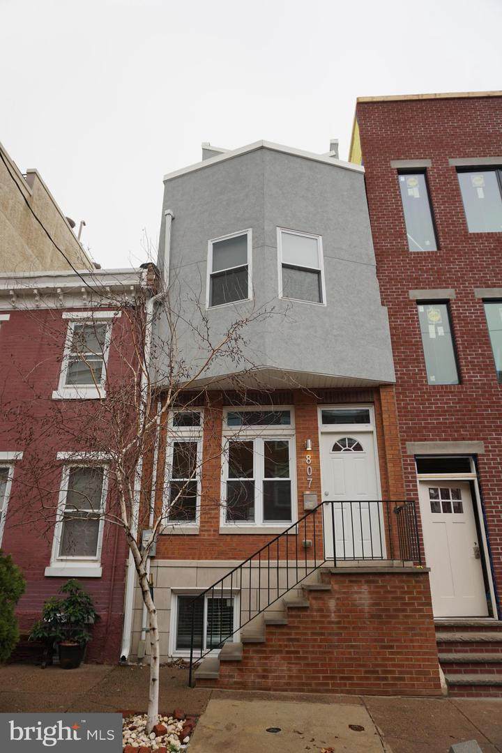 807 Capitol Street - Photo 1