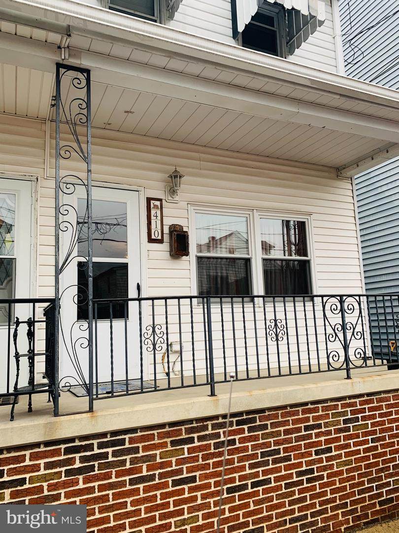 410 Carbon Street - Photo 1