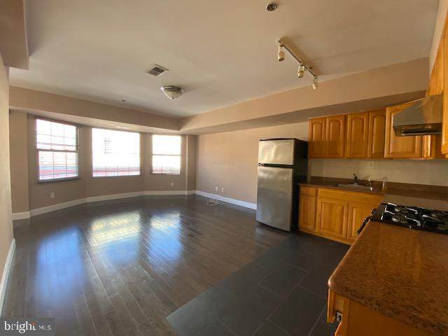 447 12TH Street - Photo 1