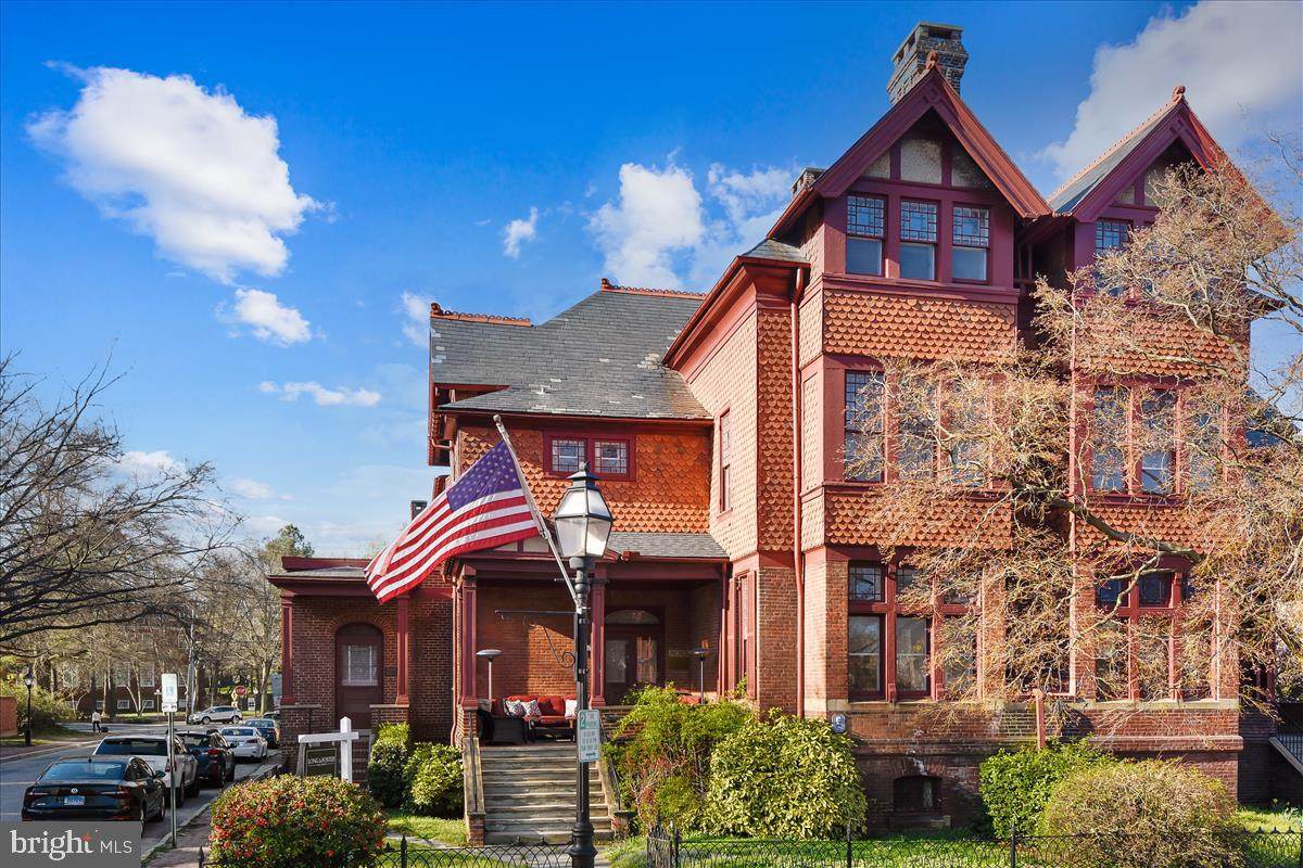 86 State Circle - Photo 1