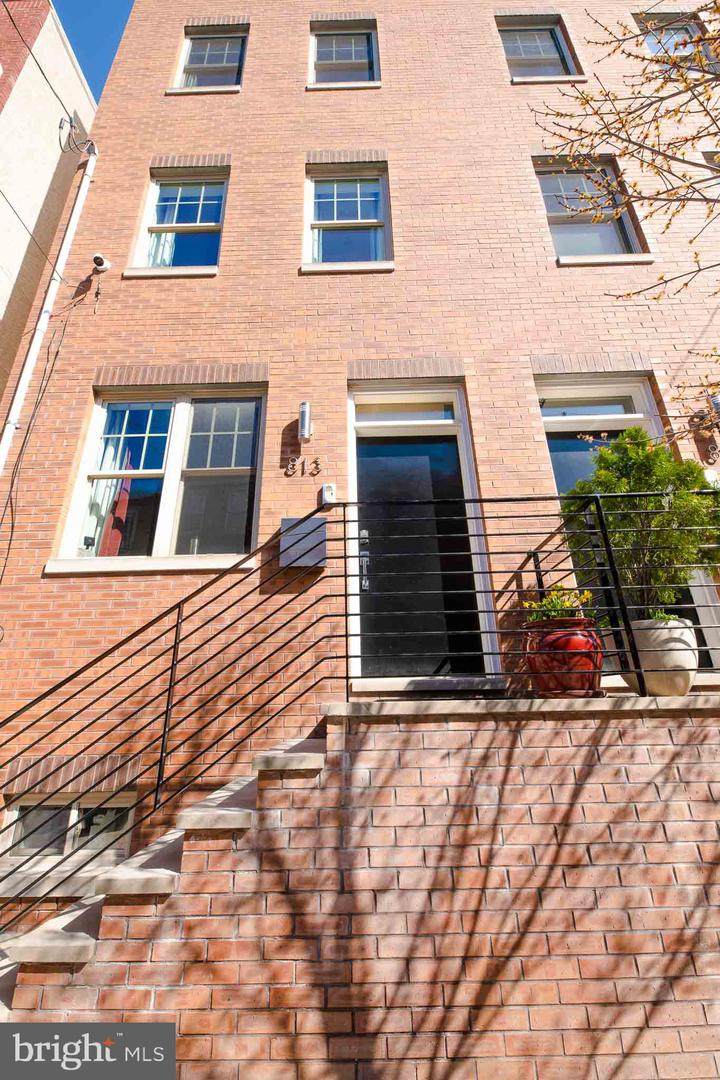 813 Capitol Street - Photo 1