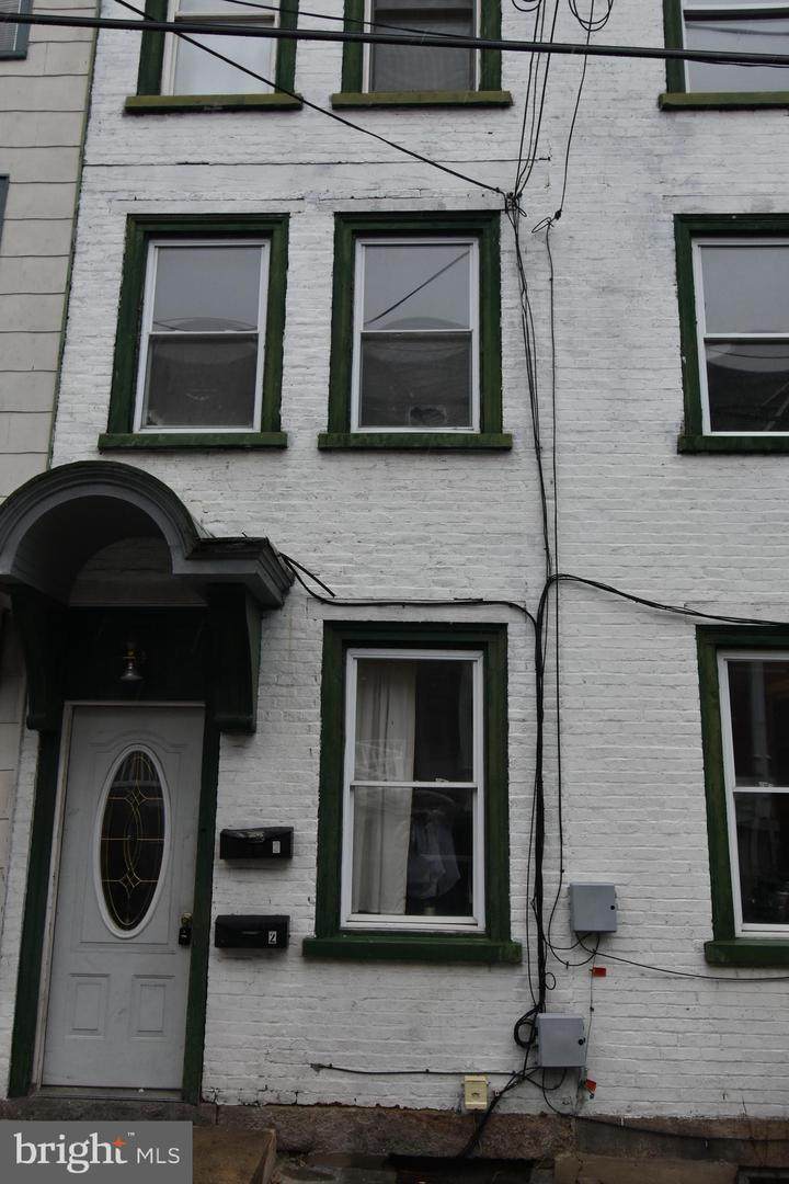 908 Norwegian Street - Photo 1