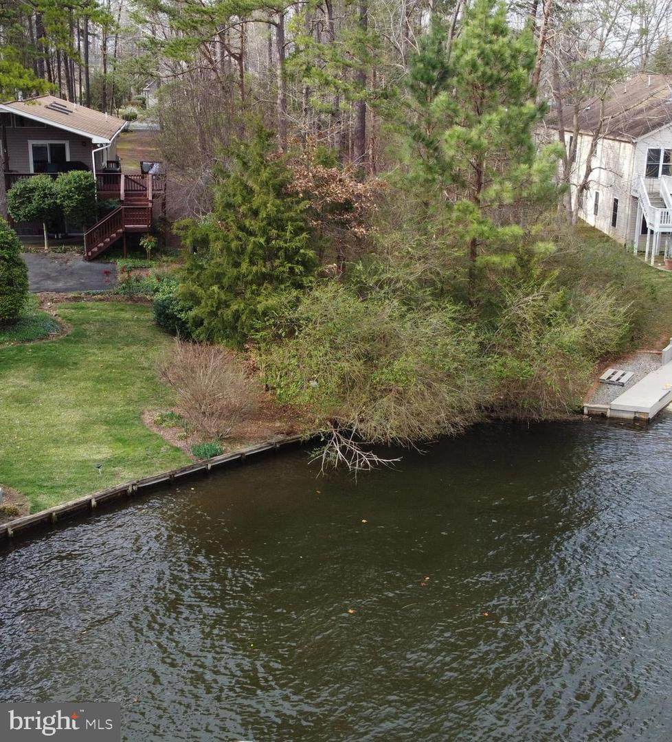 605 Lakeview Parkway - Photo 1