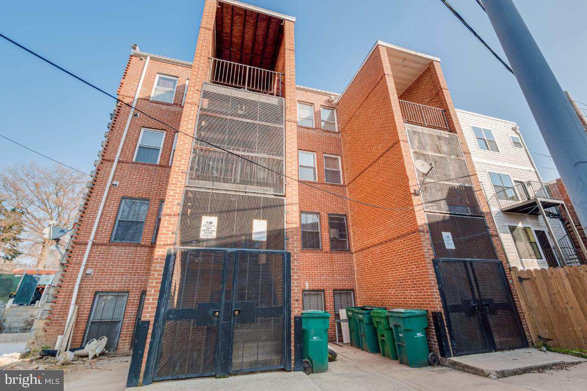 625 Florida Avenue - Photo 1